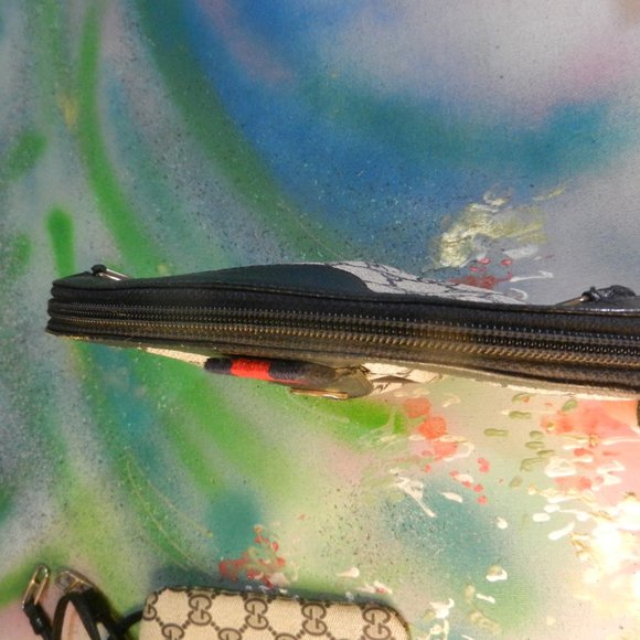 Gucci VTG collectible crossbody purse cream navy logo canvas curved shoulder bag - Picture 14 of 16